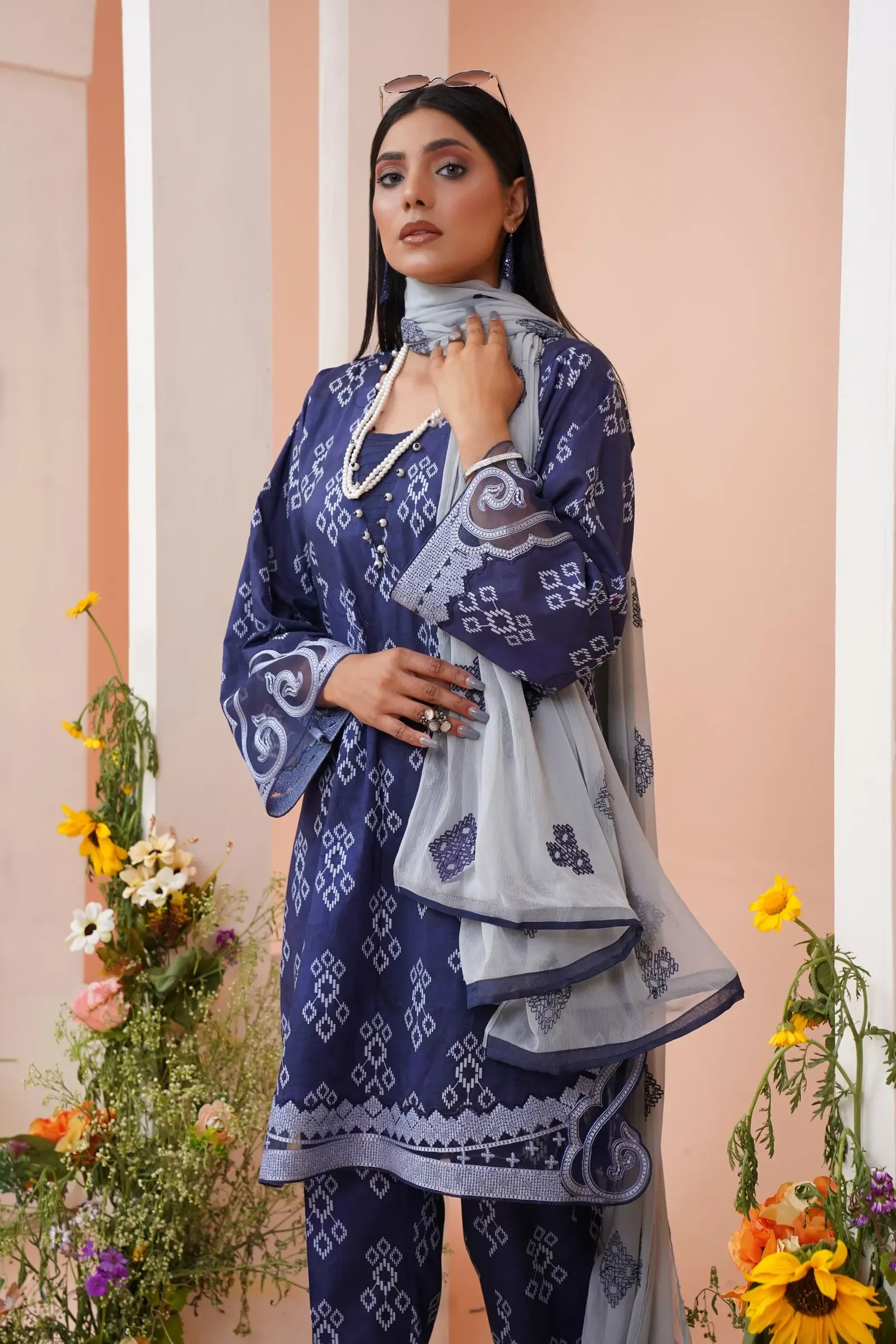 Neel Buta Print Kurta Set with Dupatta, detail